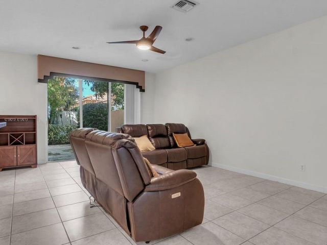 Дом в аренду по адресу 4795 S Classical Boulevard - фото 6606544