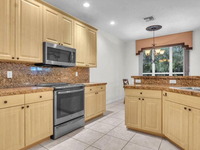 Дом в аренду по адресу 4795 S Classical Boulevard - фото 6606547