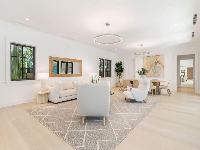 Продажа дома по адресу 215 Summa Street - фото 6620267