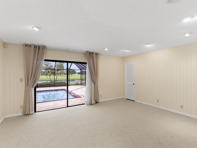 Продажа дома по адресу 627 Pine Lake Drive - фото 6606114