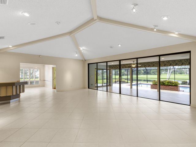 Продажа дома по адресу 627 Pine Lake Drive - фото 6606122