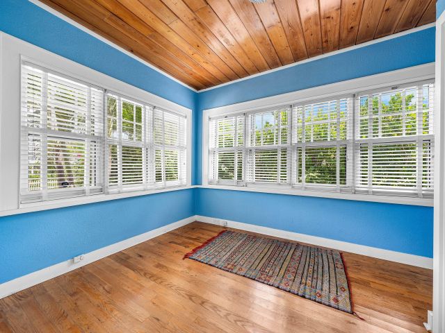 Продажа дома по адресу 220 Malverne Road - фото 6606260