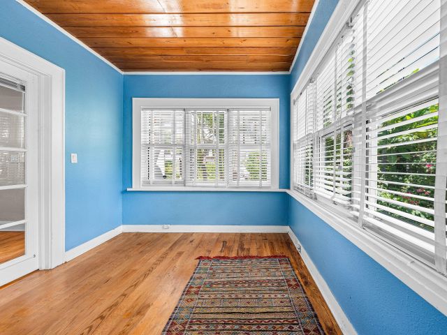 Продажа дома по адресу 220 Malverne Road - фото 6606261