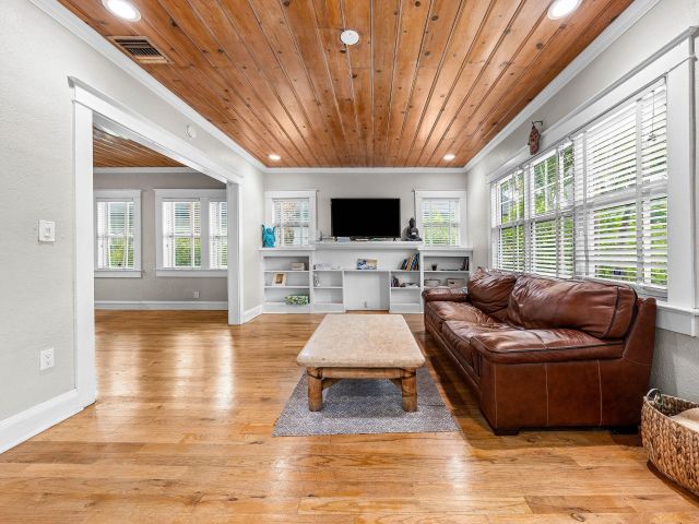 Продажа дома по адресу 220 Malverne Road - фото 6606263