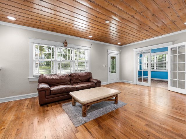 Продажа дома по адресу 220 Malverne Road - фото 6606265