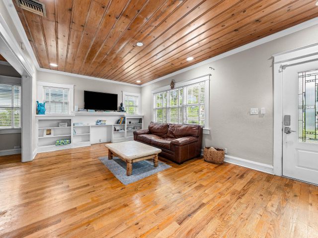 Продажа дома по адресу 220 Malverne Road - фото 6606266