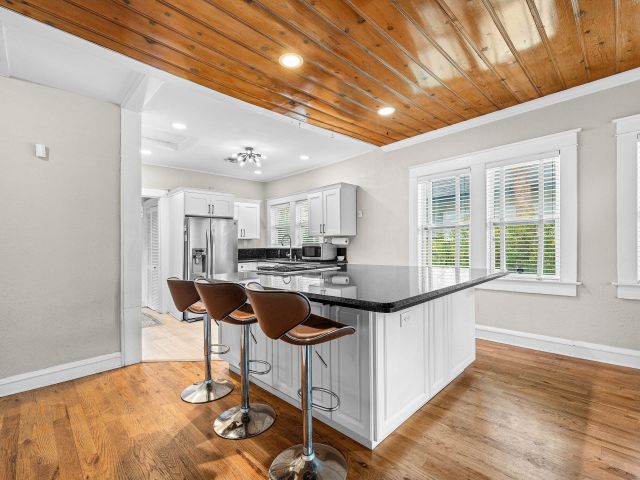 Продажа дома по адресу 220 Malverne Road - фото 6606271