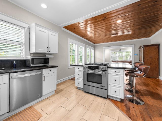 Продажа дома по адресу 220 Malverne Road - фото 6606272