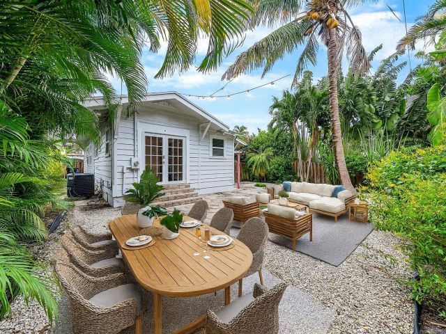 Продажа дома по адресу 220 Malverne Road - фото 6606274