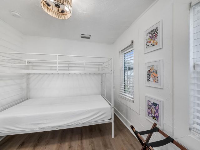 Дом в аренду по адресу 308 SW 1st Street - фото 6606565