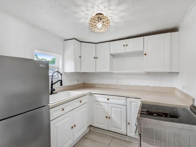 Дом в аренду по адресу 308 SW 1st Street - фото 6606569