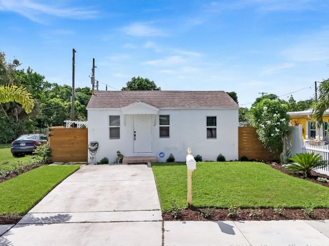Дом в аренду по адресу 308 SW 1st Street - фото 6606577