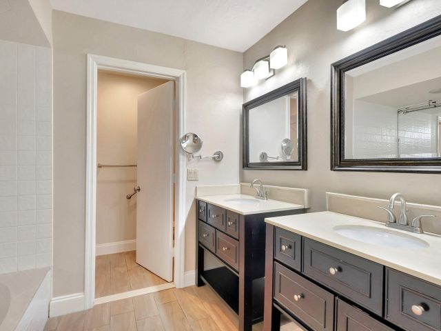 Продажа дома по адресу 6740 Lago Vista Terrace - фото 6786723