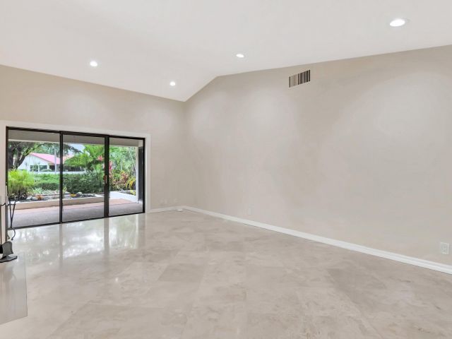 Продажа дома по адресу 6740 Lago Vista Terrace - фото 6786728