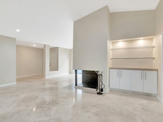 Продажа дома по адресу 6740 Lago Vista Terrace - фото 6786729