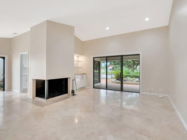 Продажа дома по адресу 6740 Lago Vista Terrace - фото 6786730