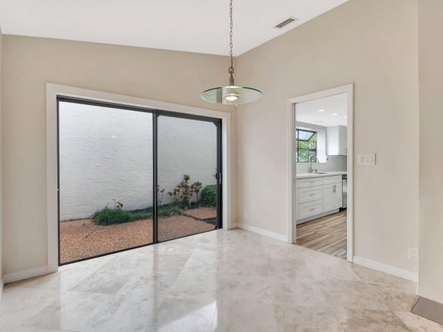 Продажа дома по адресу 6740 Lago Vista Terrace - фото 6786733