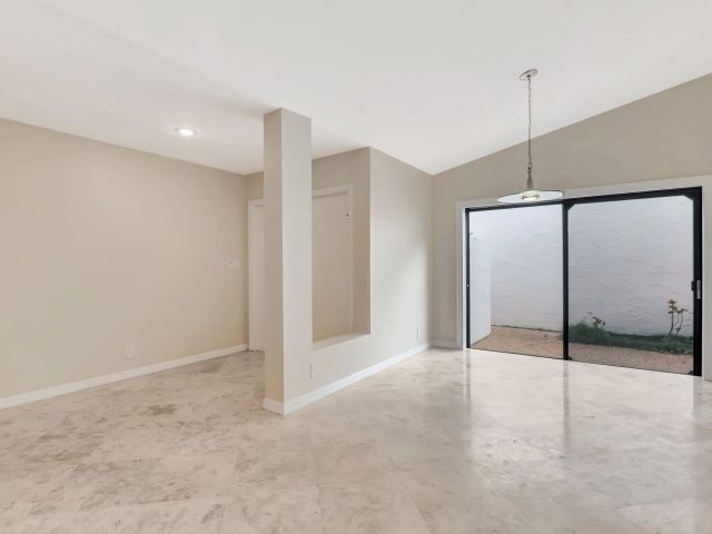 Продажа дома по адресу 6740 Lago Vista Terrace - фото 6786734