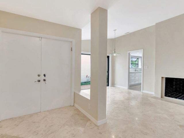 Продажа дома по адресу 6740 Lago Vista Terrace - фото 6786735