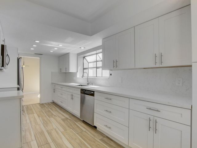 Продажа дома по адресу 6740 Lago Vista Terrace - фото 6786739