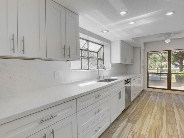 Продажа дома по адресу 6740 Lago Vista Terrace - фото 6786740