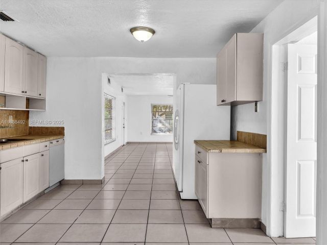 Продажа дома по адресу 1624 S 23rd Ave - фото 6603975