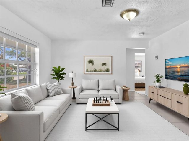 Продажа дома по адресу 1624 S 23rd Ave - фото 6603980