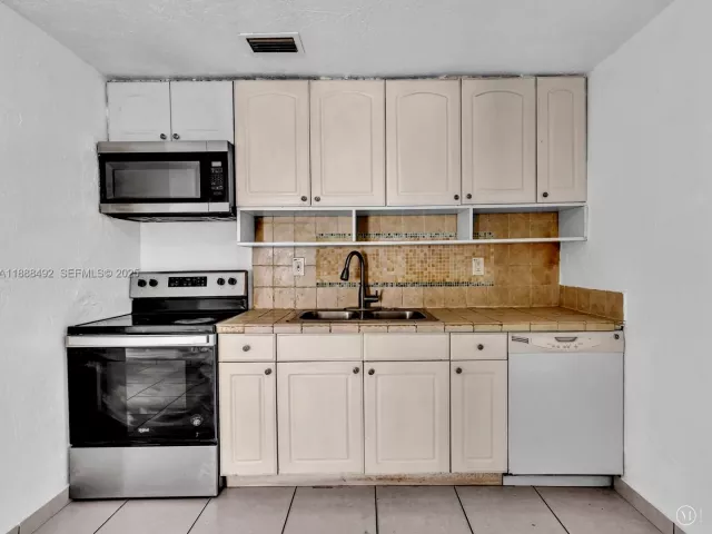 Продажа дома по адресу 1624 S 23rd Ave - фото 6857747