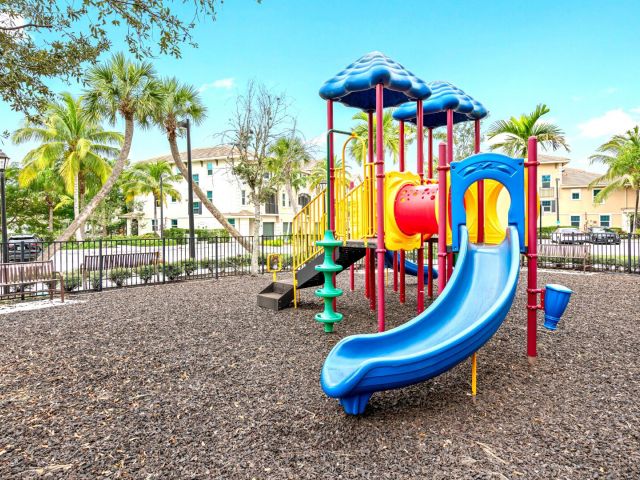 Дом в аренду по адресу 1090 Quaye Lake Circle - фото 6606353