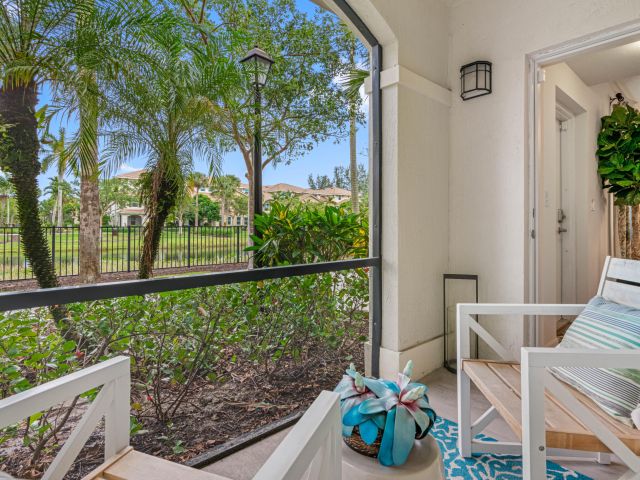 Дом в аренду по адресу 1090 Quaye Lake Circle - фото 6606357