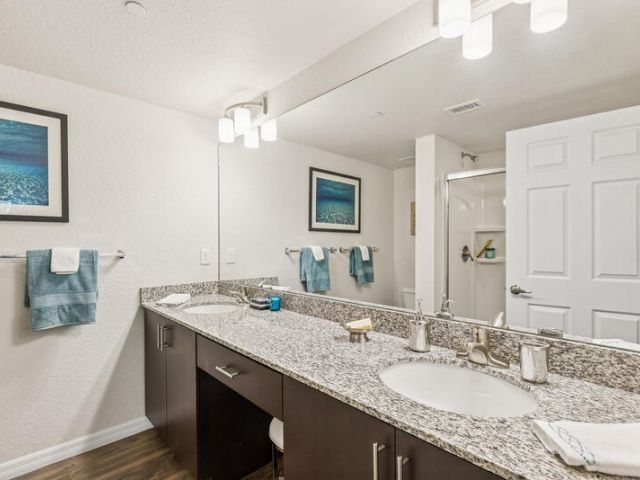 Дом в аренду по адресу 1090 Quaye Lake Circle - фото 6606360