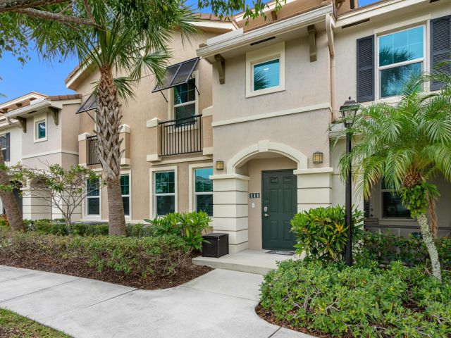 Дом в аренду по адресу 1090 Quaye Lake Circle - фото 6606367