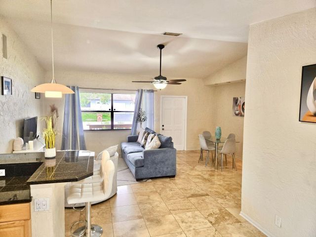 Дом в аренду по адресу 3460 SW 3rd Street - фото 6622108