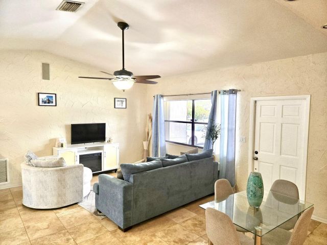 Дом в аренду по адресу 3460 SW 3rd Street - фото 6622109