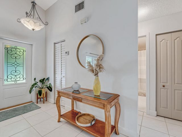 Продажа дома по адресу 610 NW 207th Avenue - фото 6621007