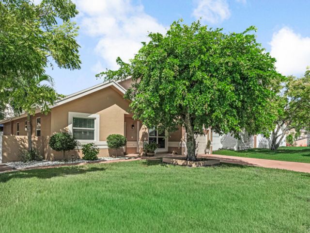 Продажа дома по адресу 610 NW 207th Avenue - фото 6621010