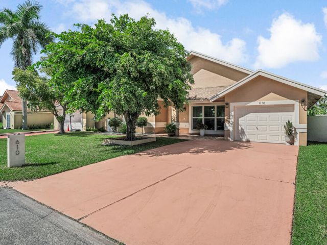 Продажа дома по адресу 610 NW 207th Avenue - фото 6621012