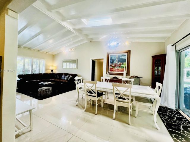 Продажа дома по адресу 7500 SW 81st Ave - фото 7526657