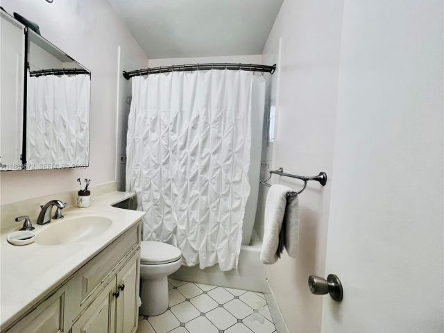 Продажа дома по адресу 7500 SW 81st Ave - фото 7526659