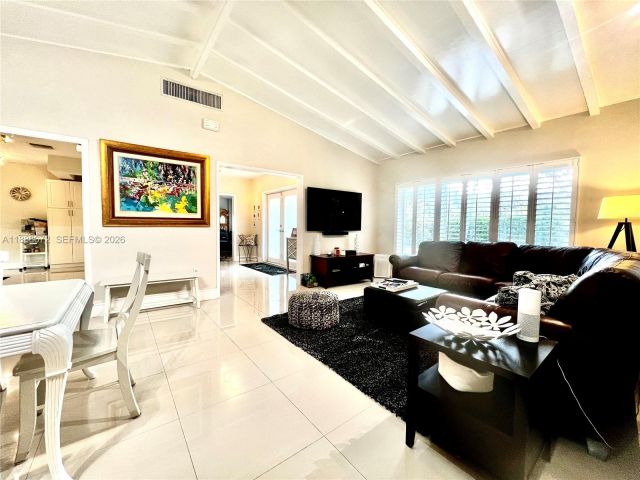 Продажа дома по адресу 7500 SW 81st Ave - фото 7526666