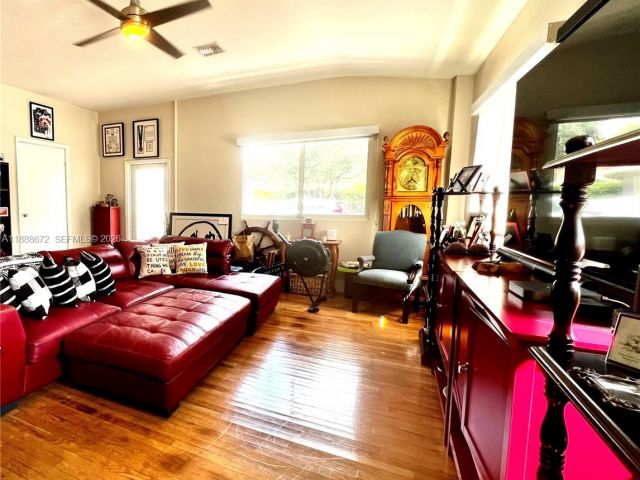 Продажа дома по адресу 7500 SW 81st Ave - фото 7526669