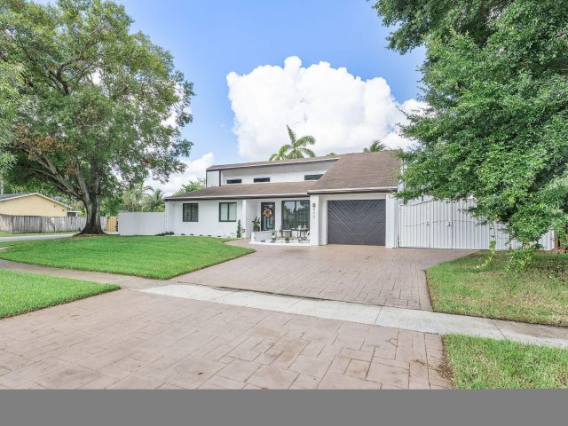 Продажа дома по адресу 400 NW 98th Avenue - фото 6620999