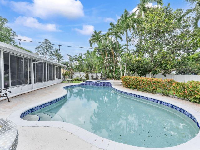 Продажа дома по адресу 400 NW 98th Avenue - фото 6621002