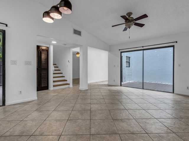 Дом в аренду по адресу 22282 Pineapple Walk Drive - фото 6608797