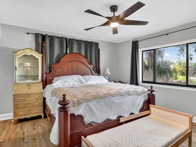 Продажа дома по адресу 1517 SE 4th Court - фото 6622035