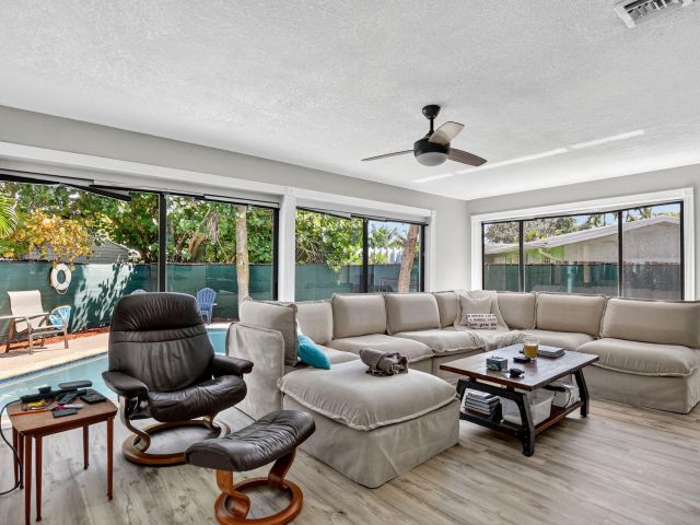 Продажа дома по адресу 1517 SE 4th Court - фото 6622039