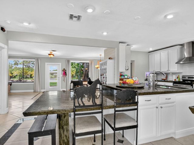 Продажа дома по адресу 1517 SE 4th Court - фото 6622045