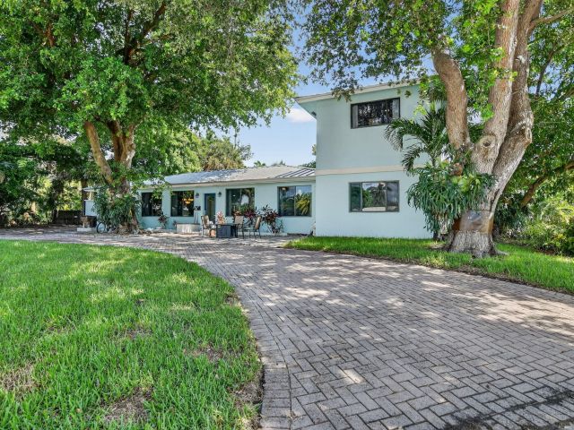 Продажа дома по адресу 1517 SE 4th Court - фото 6622050