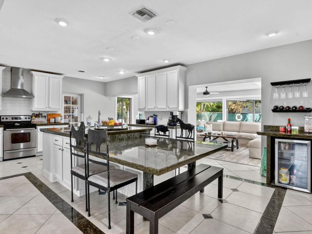 Продажа дома по адресу 1517 SE 4th Court - фото 6622052