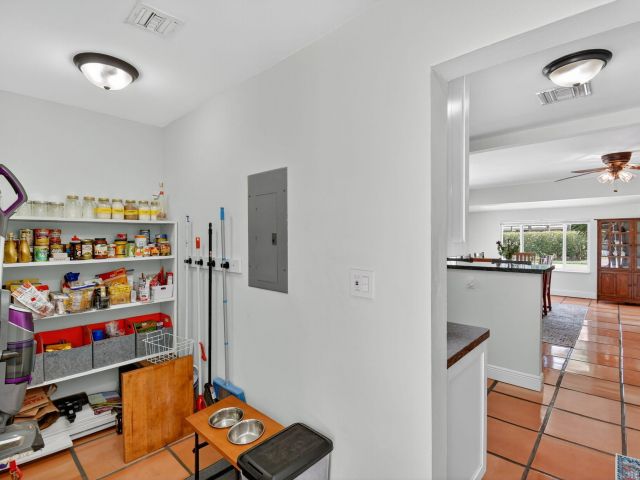 Продажа дома по адресу 1309 SW 19th Avenue - фото 6642322